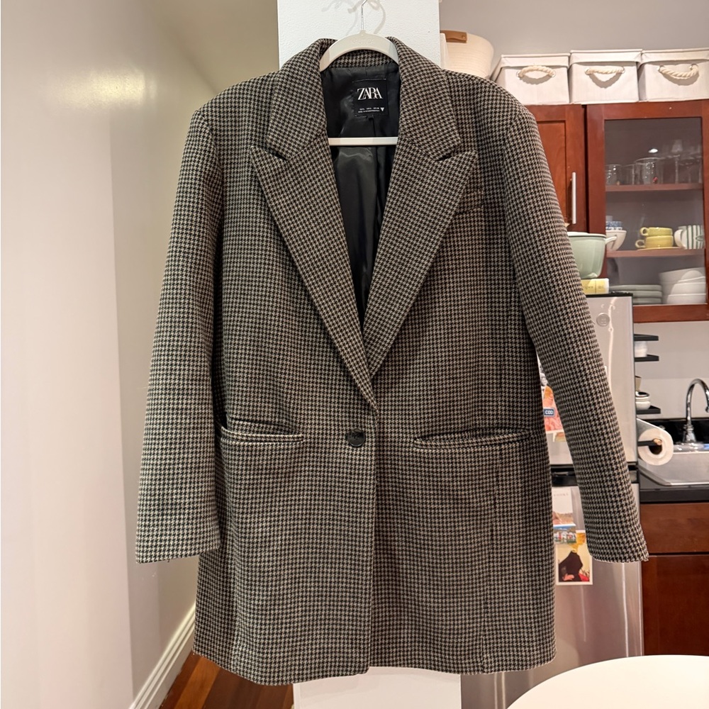 Zara Women's Black and Tan Houndstooth Coat